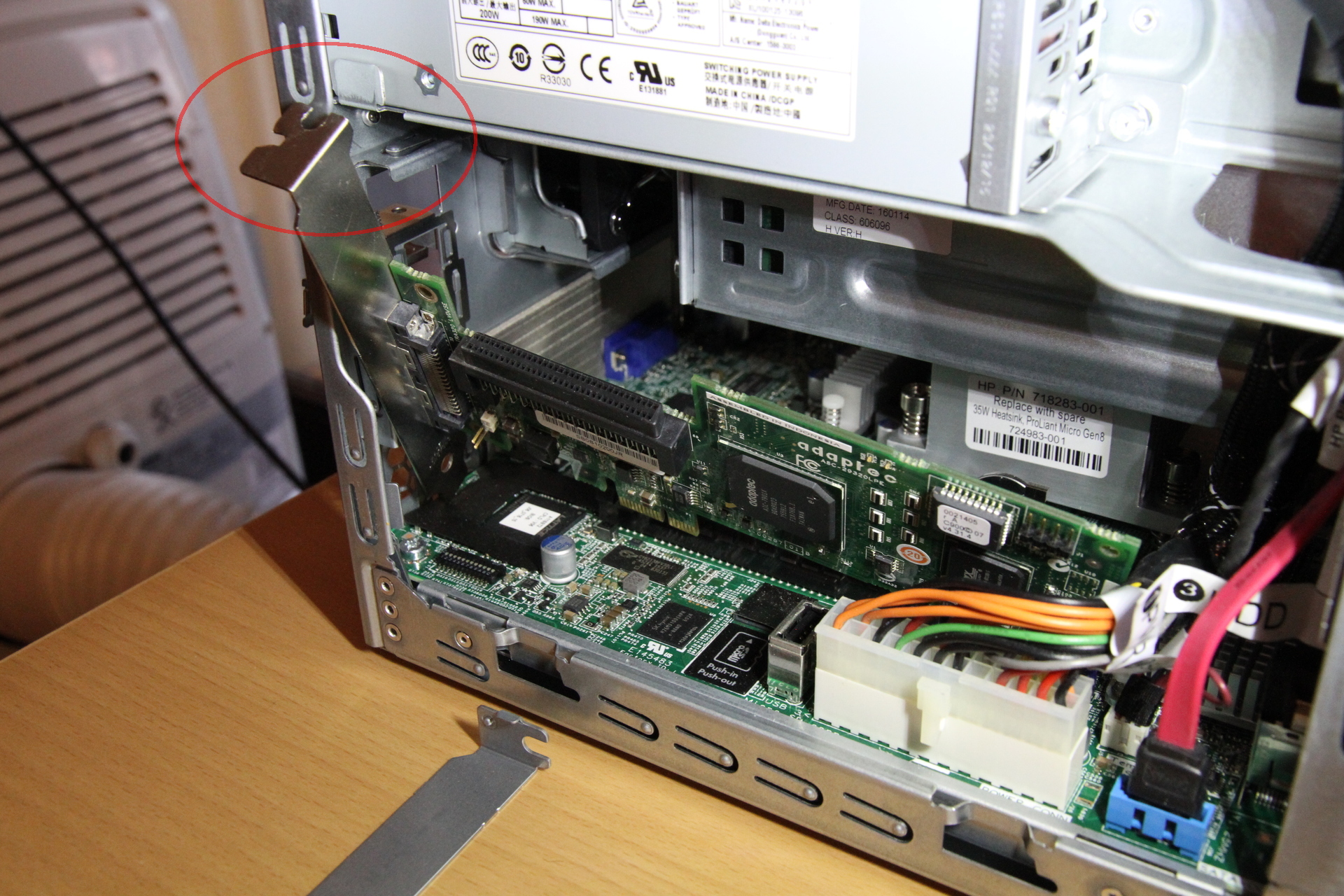 SCSI-Karte passt nicht, weil sie oben am Netzteil anstößt -.-