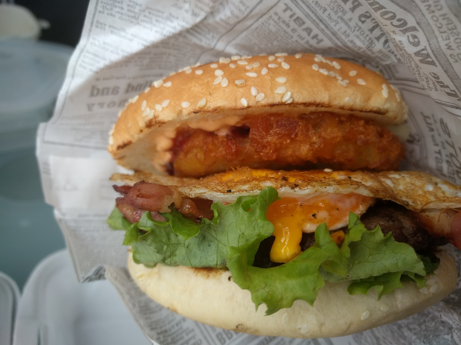 Hütten-Burger mit Rösti und Spiegelei